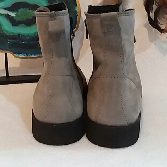 SALE! NWOT ECCO Leather Zip Boots - Picture 3 of 4